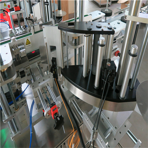 자동 접착 스티커 타원형 병 레테르를 붙이는 기계에 의하여 주문을 받아서 만들어지는 상태