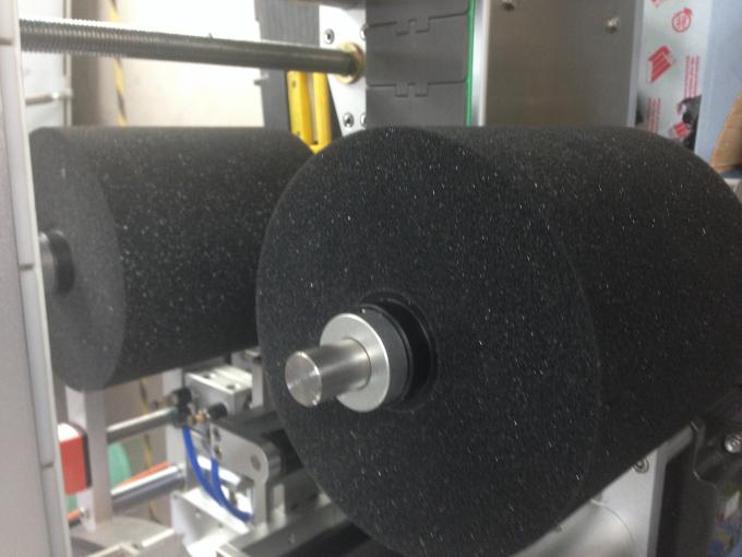 둥근 / 편평한 / Sqaure 병을위한 서버 모터 병 라벨 붙이는 사람 기계