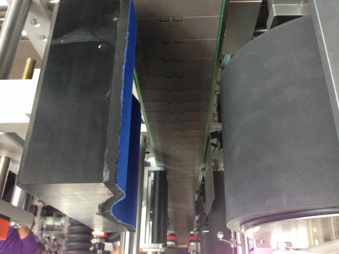 플라스틱 / 유리제 둥근 병을위한 자동적 인 스티커 상표 도포 구