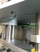 상승 압박 기계 장치 정상은 세륨 증명서를 가진 자동적 인 병 라벨 붙이는 기계를 병에 넣습니다