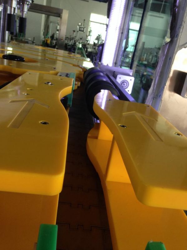 높은 생산 포도주 / 맥주 병 레테르를 붙이는 기계, 둥근 병 라벨 붙이는 사람