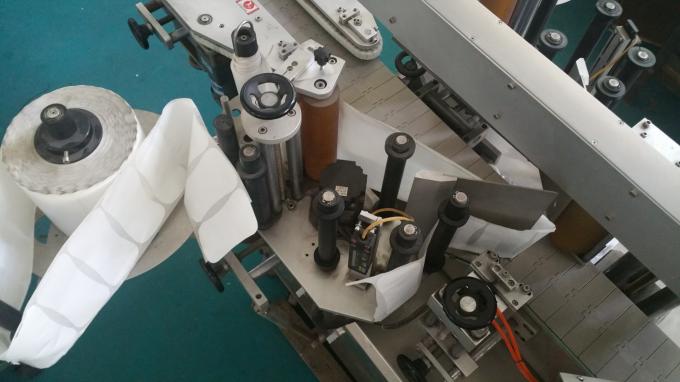 25kg 단지 사각 병 스티커 도포 구 기계, 먹이는 병 안정되어있는 속도를 가진 레테르를 붙이는 기계