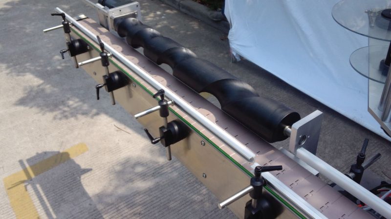 중국 사용 된 자동적 인 공장 가격 자동 접착을위한 둥근 병 레테르를 붙이는 기계 포장 협력 업체