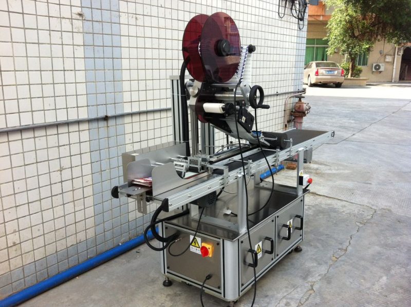 중국 전기 드라이브 정상 레테르를 붙이는 기계, 자동 접착 스티커 레테르를 붙이는 기계 협력 업체